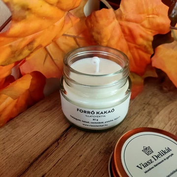 A kép csak illusztráció. A dekorációs elemek nem tartozékai az illatgyertyának.