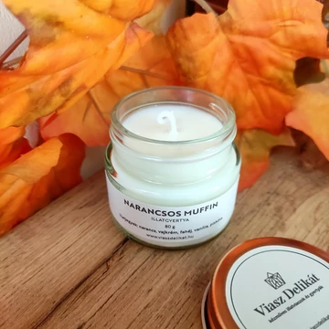 A kép csak illusztráció. A dekorációs elemek nem tartozékai az illatgyertyának.