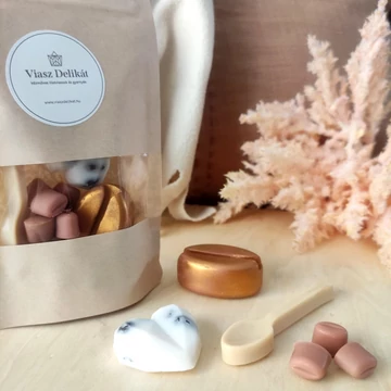 A kép csak illusztráció. A dekorációs elemek nem tartozékai az illatviasznak.