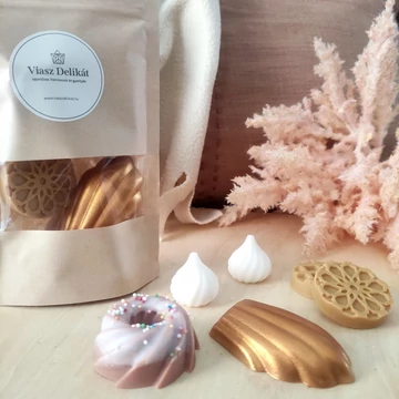 A kép csak illusztráció. A dekorációs elemek nem tartozékai az illatviasznak.