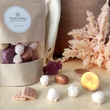 A kép csak illusztráció. A dekorációs elemek nem tartozékai az illatviasznak.