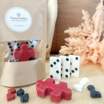 A kép csak illusztráció. A dekorációs elemek nem tartozékai az illatviasznak.