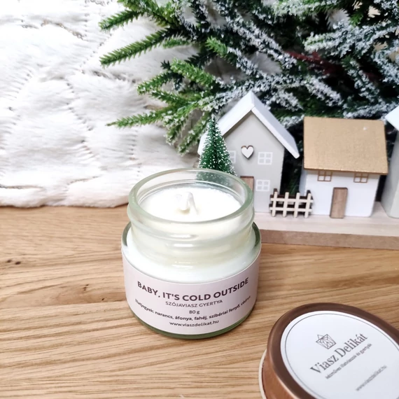 A kép csak illusztráció. A dekorációs elemek nem tartozékai az illatgyertyának.