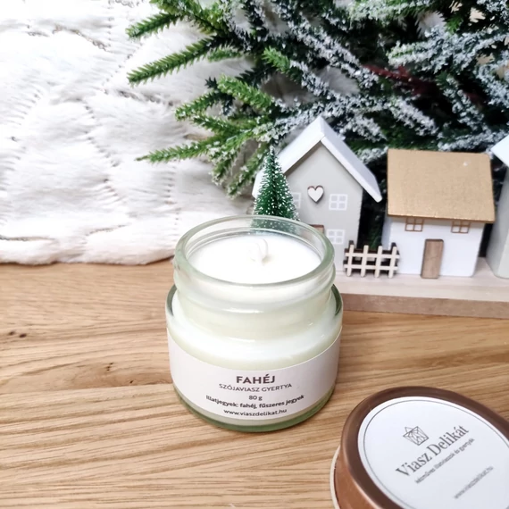 A kép csak illusztráció. A dekorációs elemek nem tartozékai az illatgyertyának.