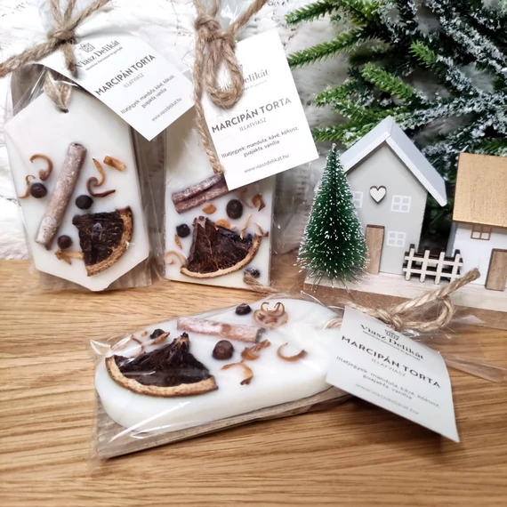 A kép csak illusztráció. A dekorációs elemek nem tartozékai az illatviasznak.