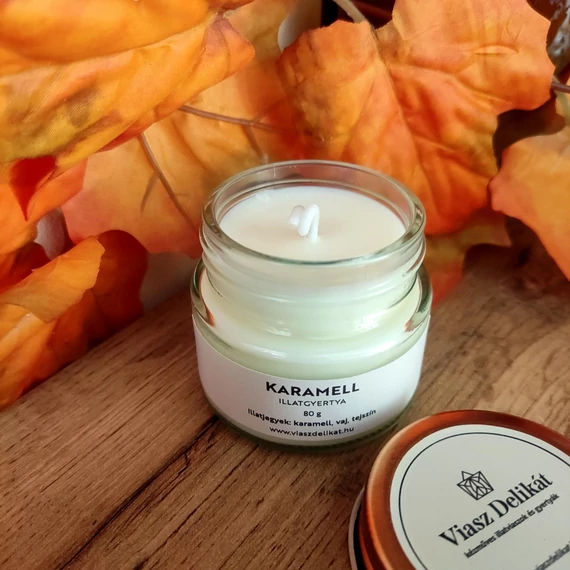 A kép csak illusztráció. A dekorációs elemek nem tartozékai az illatgyertyának.